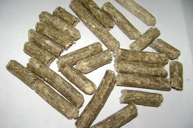 秸稈粉碎機(jī)讓秸稈焚燒現(xiàn)象從此消失且搖身一變成為農(nóng)業(yè)種植新肥料(圖3) 秸稈顆粒