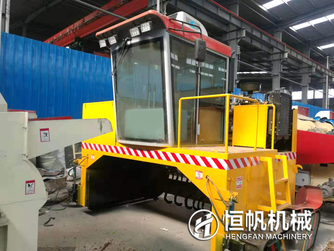 成套有機(jī)肥料生產(chǎn)設(shè)備配置介紹(圖2) 履帶翻拋機(jī)