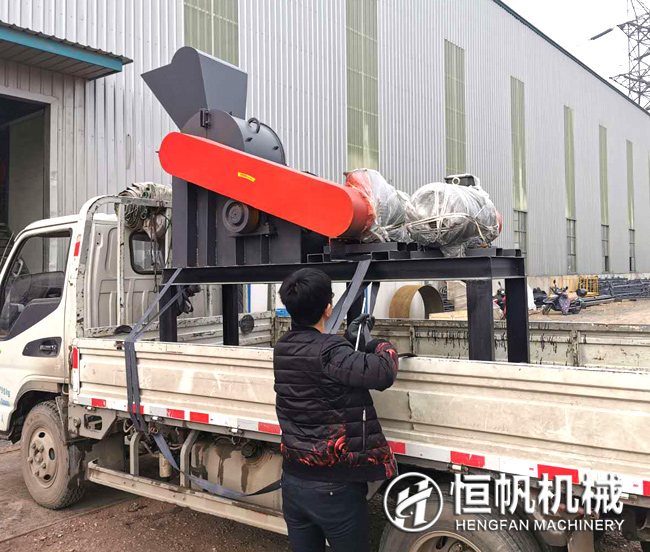 訂購單機(jī)也有驚喜!有機(jī)肥半濕物料雙級粉碎機(jī)發(fā)送至連云港(圖1) 有機(jī)肥雙級粉碎機(jī)