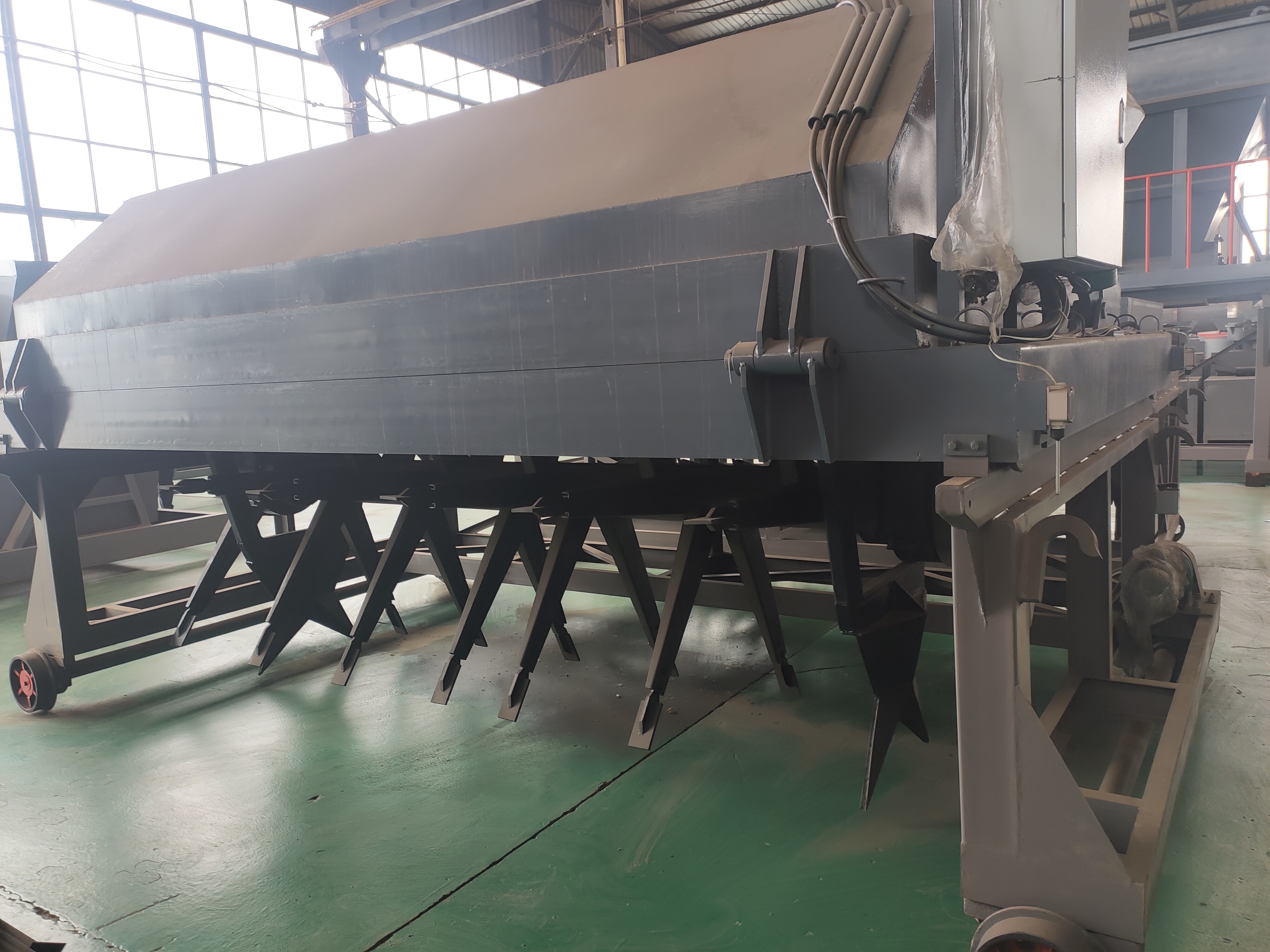 一般建議使用動(dòng)物糞便。有機(jī)質(zhì)含量越，效果就越好，這是真的嗎？(圖1)