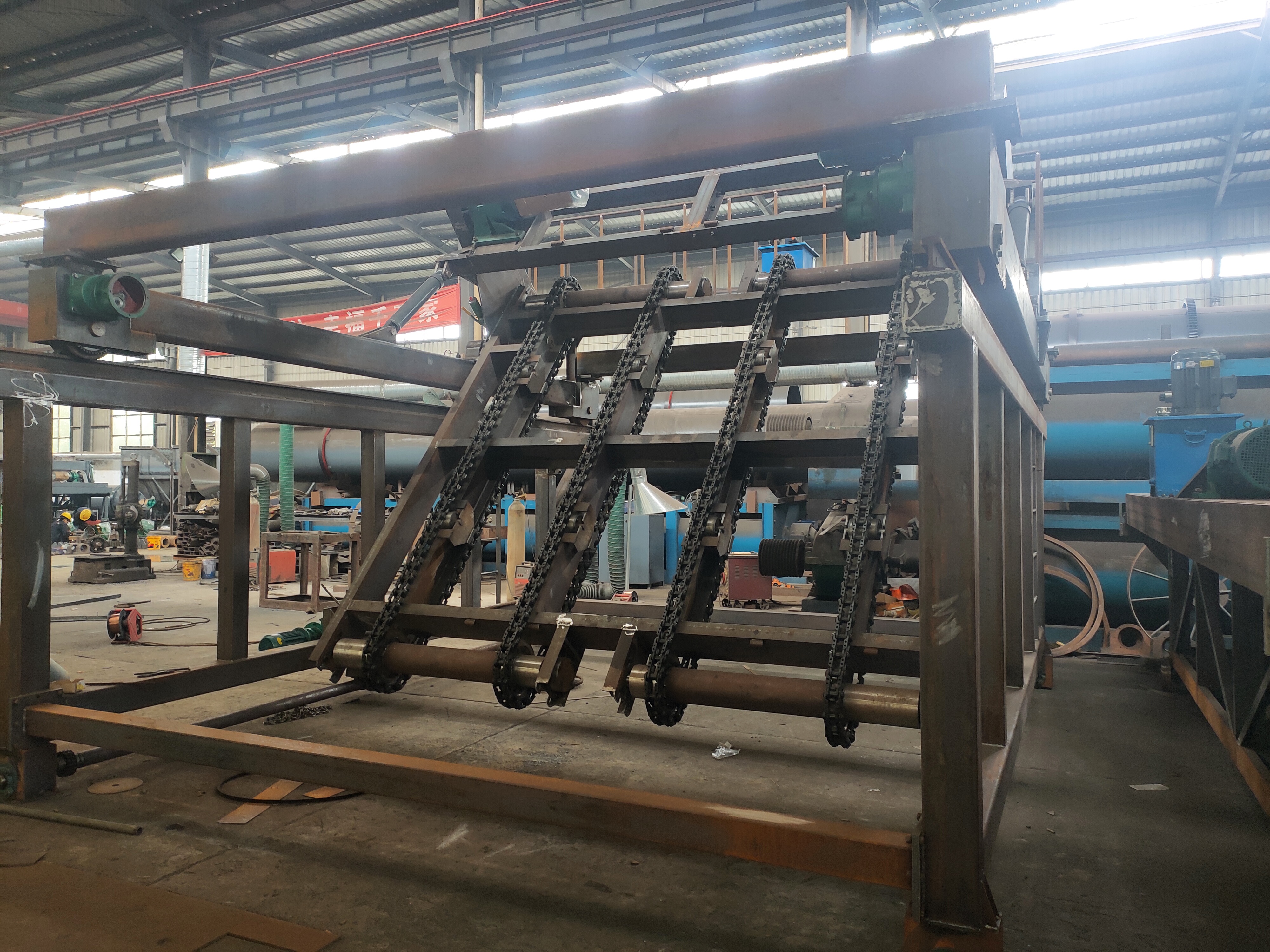 兩種常見的有機(jī)肥翻堆設(shè)備在功能和設(shè)計(jì)上存在一些區(qū)別(圖1) 兩種常見的有機(jī)肥翻堆設(shè)備在功能和設(shè)計(jì)上存在一些區(qū)別(圖1)